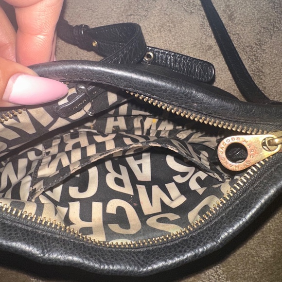 Marc Jacob’s Leather Maxima Crossbody Bag - Picture 3 of 3